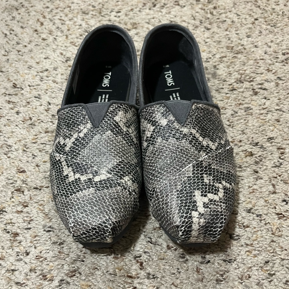Toms Python Print Alpargatas, Size 8